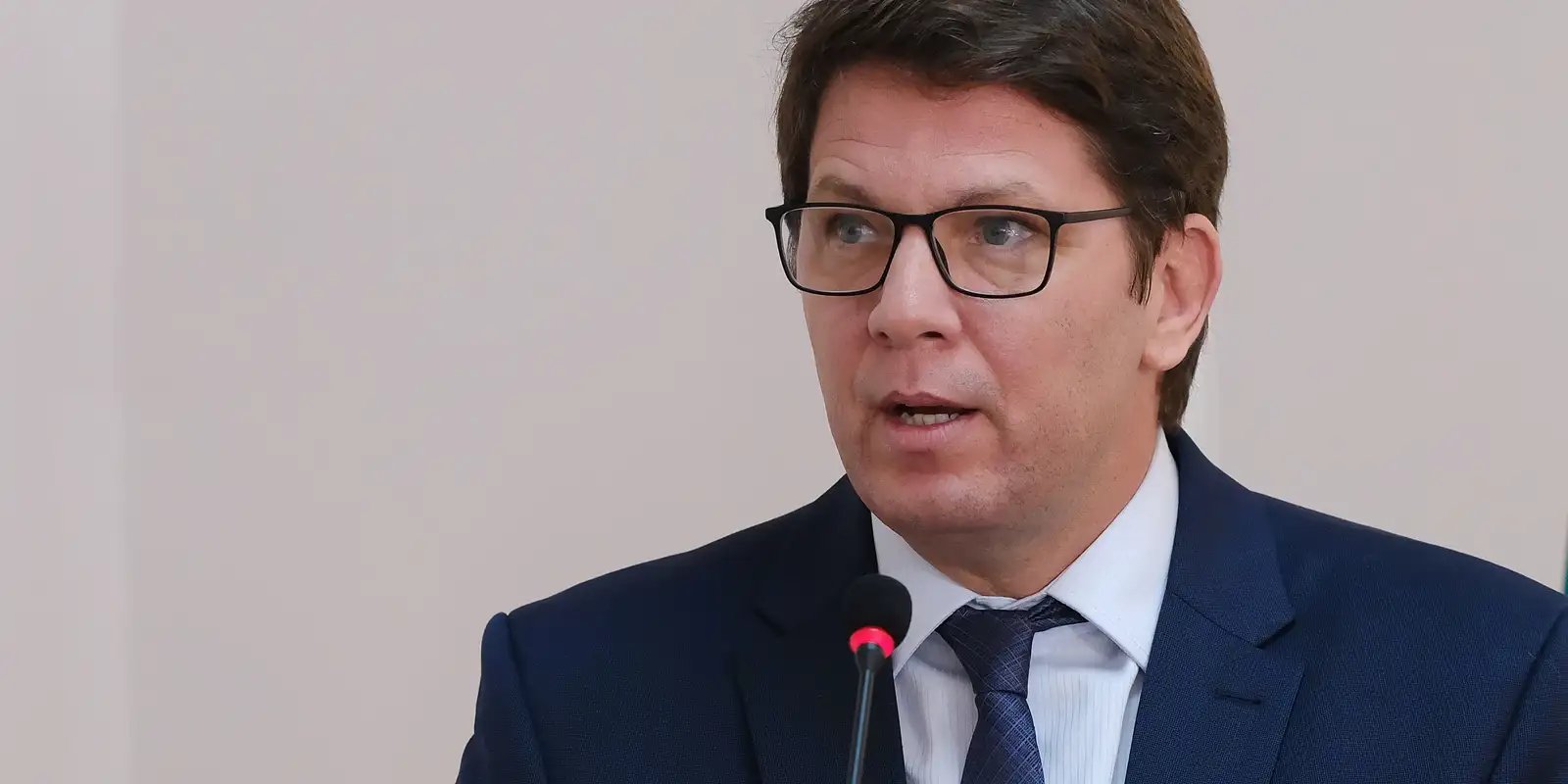Dino aponta indícios de liderança de Mário Frias em desvio de emendas